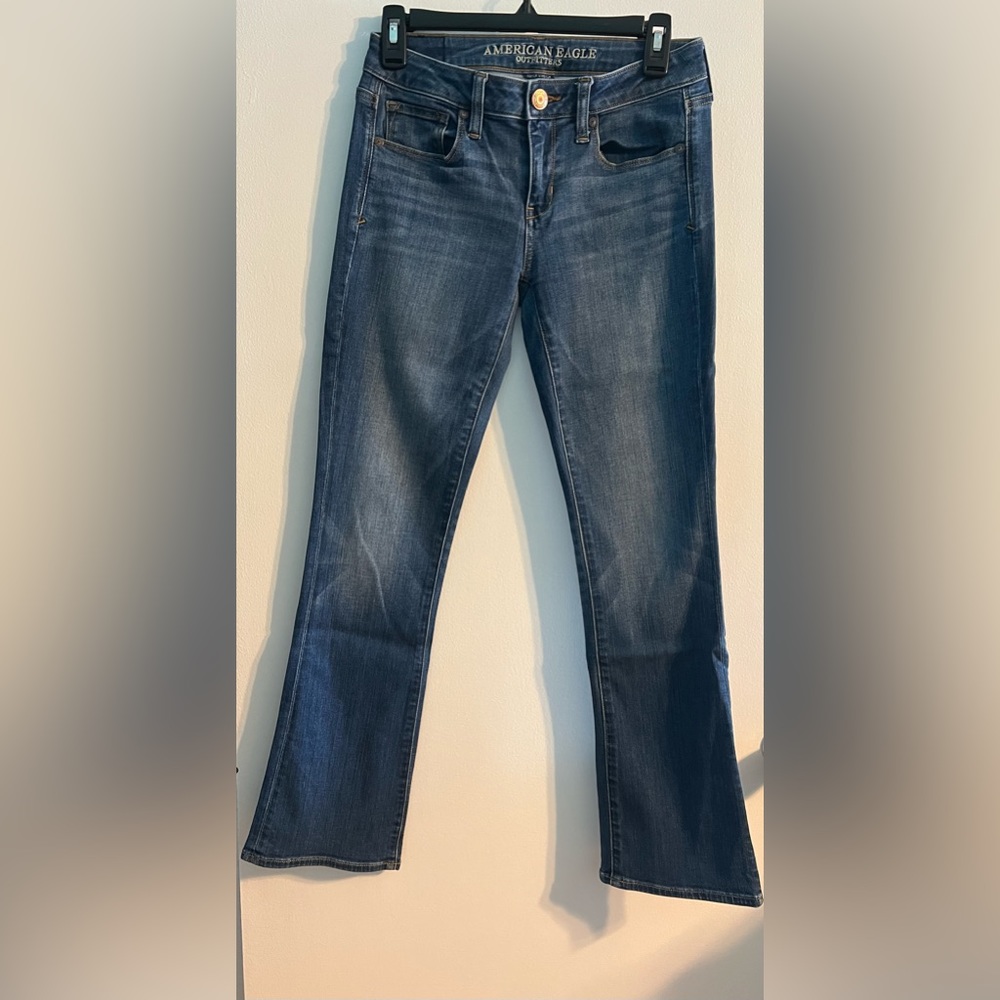 American Eagle Medium Wash Low Rise Super Stretch Skinny Kick Jeana